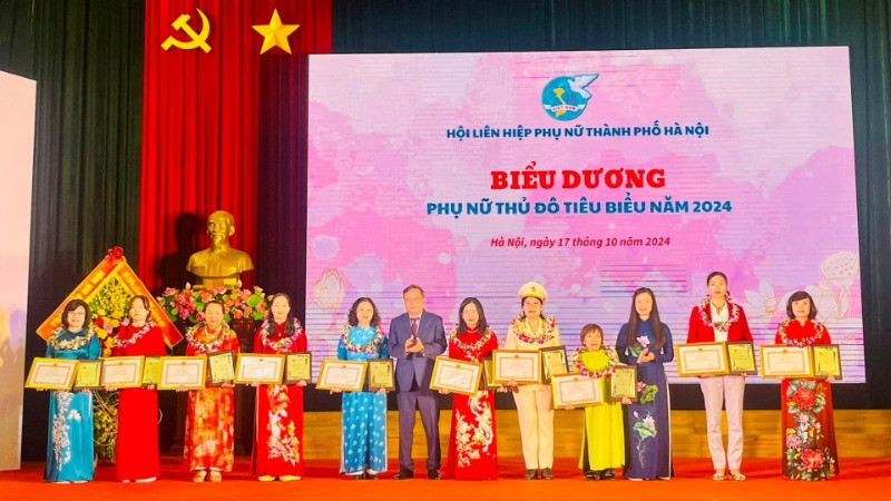 Tôn vinh 100 phụ nữ tiêu biểu Thủ đô năm 2024